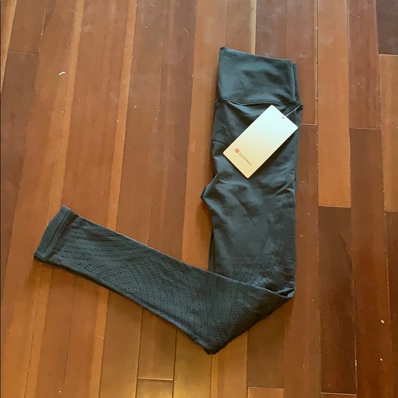 NWOT Lululemon Reveal 7/8 a tight *Digi Rain - Picture 2 of 5
